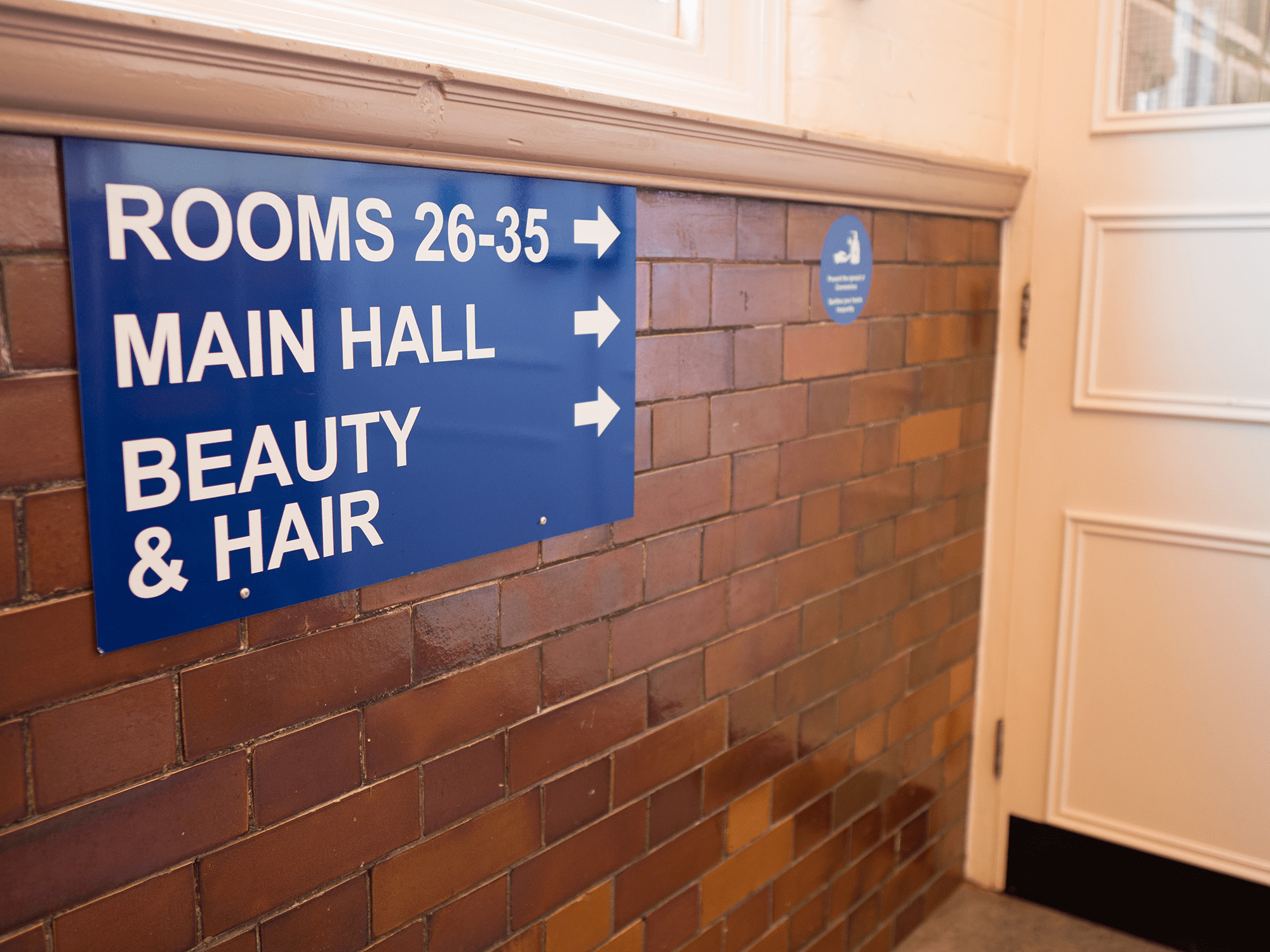 Sign to beauty rooms